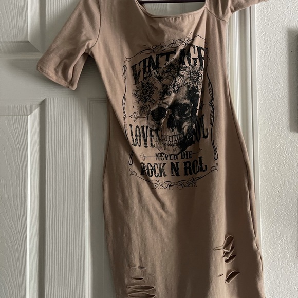 Dress - Picture 2 of 2